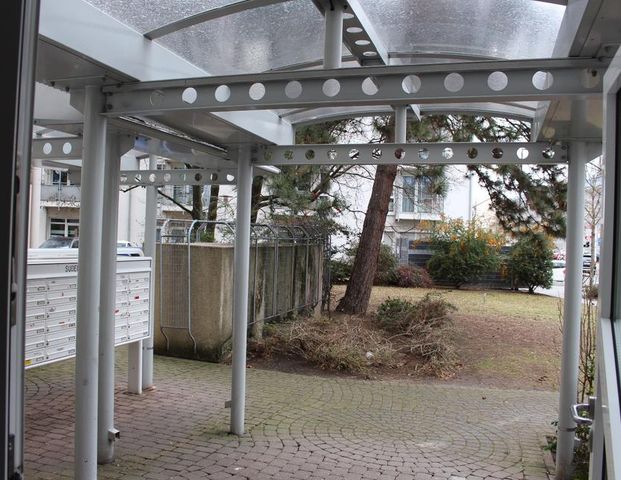 Voll möbliertes 1 Zimmer Apartment 34 qm, Balkon und Einbauküche - Foto 1