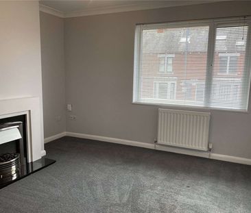 Attractive two-bedroom first-floor maisonette offered in superb ord... - Photo 2