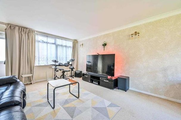 Moorholme, Woking, GU22 - Photo 1