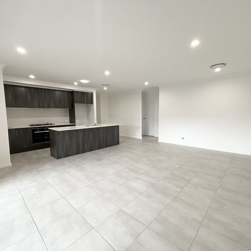 Sophisticated Living in the Heart of Gledswood Hills - Photo 1