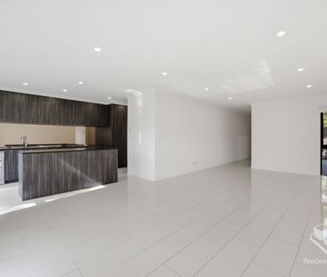 Opposite Park - 3 Bedrooms + Study - Photo 4