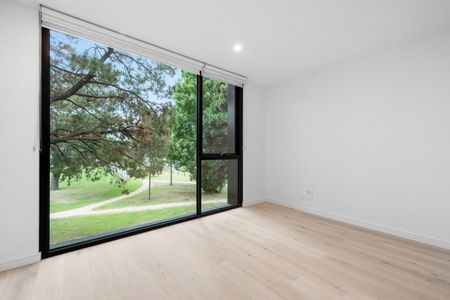 CONTEMPORARY FOUR-LEVEL TOWNHOUSE WITH ROOFTOP - Photo 4