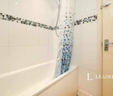 3 bedroom flat to rent - Photo 6