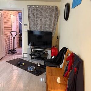 1 bedroom basement - Photo 2