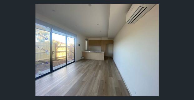 Townhouse in central location. - Photo 1