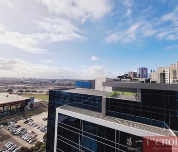 Modern 2-Bedroom Apartment with Stunning Views on Level 18 - Photo 5