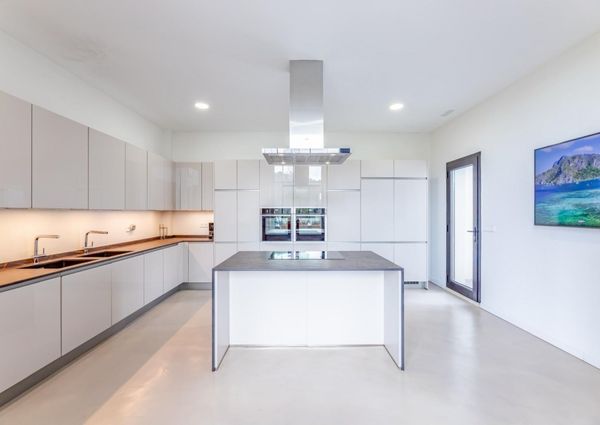 FANTASTIC LUXURIOUS VILLA IN MARBELLA