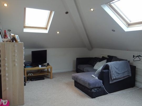 Victoria Road North, Southsea - Photo 1