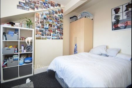 8 Bedroom Student Properties in Hyde Park Leeds - Photo 4