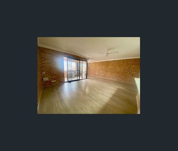 Spacious Two Bedroom Unit Offering Easy Living and Great Value! - Photo 4