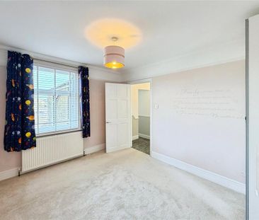3 bedroom semi-detached house to rent - Photo 6