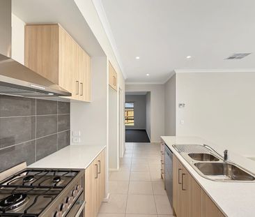 🏡 Brand New 4-Bedroom House in Eynesbury - Photo 6