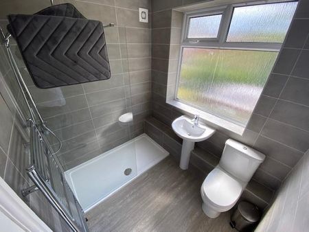 4 bedroom private hall to rent - Photo 2