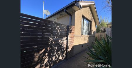 Spacious one bedroom unit - Photo 4