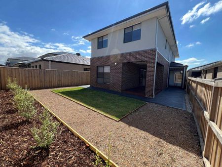 21 Waterfern Street, Fraser Rise, VIC 3336 - Photo 5