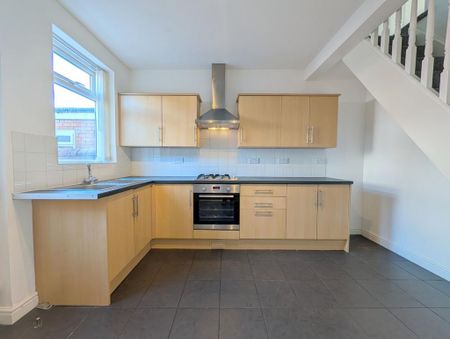 2 bedroom terraced house to rent - Photo 2