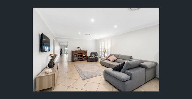 Modern Family Living - 13.3kW Solar + 15kW Battery Included - Photo 1