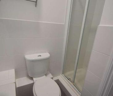 Large First Floor Room In A House Share - Southchurch Village - Win... - Photo 4