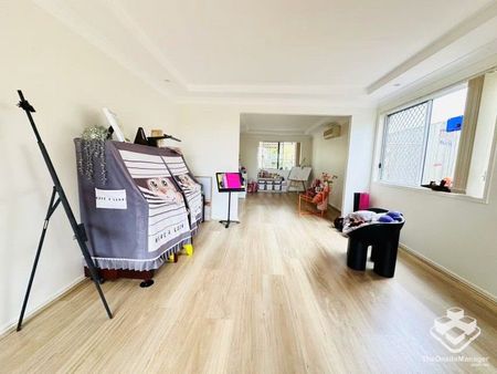 Stunning Family Retreat at Prime Shailer Park Location! - Photo 4