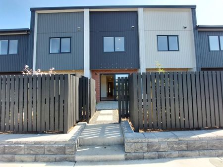 Townhouse ready to move in and call home! - Photo 5