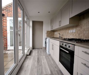 A beautifully presented first floor refurbished apartment in the he... - Photo 2