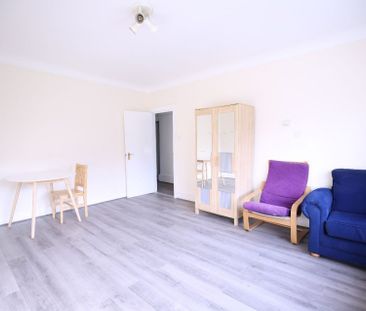 Ridgeway, London - Photo 4