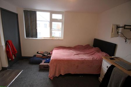 4 bedroom terraced house to rent - Photo 3