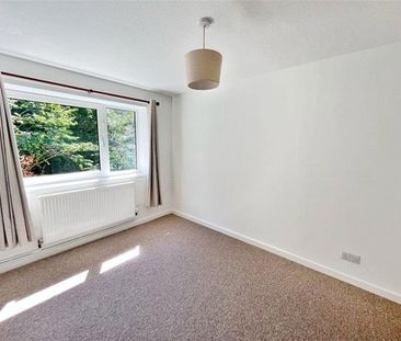 3 bedroom flat to rent - Photo 2