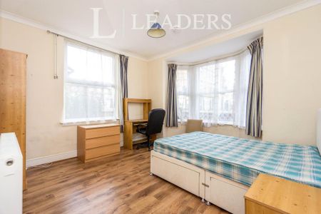 1 bedroom in a house share to rent - Photo 3