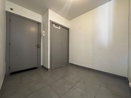 Location Appartement 2 pièces 51m² BRON 69500 - Photo 5