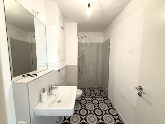 schöne 2-Zimmer Wohnung in ruhiger Lage mit guter Infrastruktur- nahe U4 Hietzing - ab 01.01.2026 - Photo 1