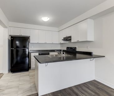 For Lease - 7 Bluegill Crescent, Whitby, Ontario - Photo 2