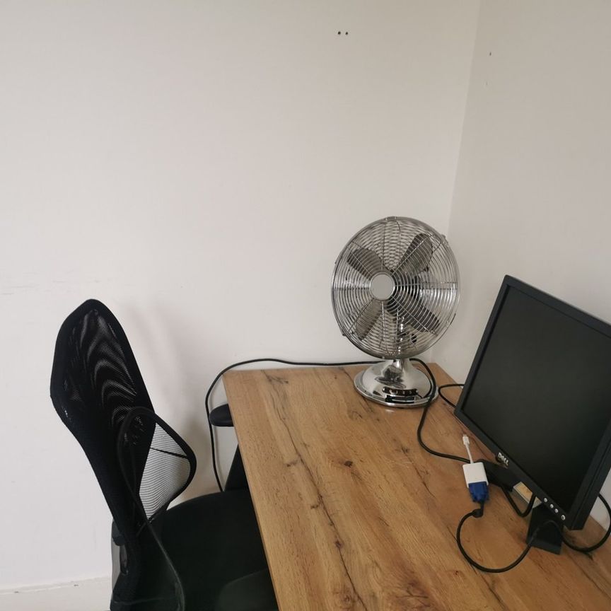 Room in a Shared Flat, Bromley Road, SE6 - Photo 1