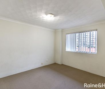 Prime Parramatta Two Bedroom Unit! - Photo 1