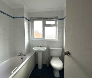 Cheriton Road, Gosport - Photo 3