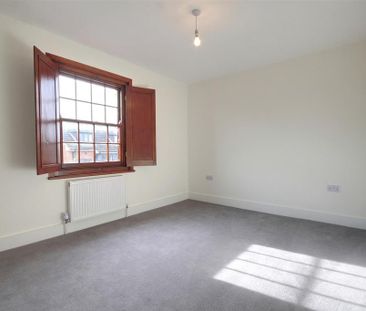 4 bedroom semi-detached house to rent - Photo 3