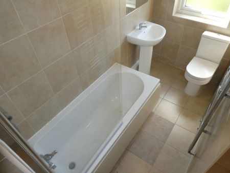 3 bedroom terraced house to rent - Photo 5