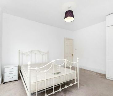 4 Bed Semi-Detached House, Woodstock Avenue, NW11 - Photo 6