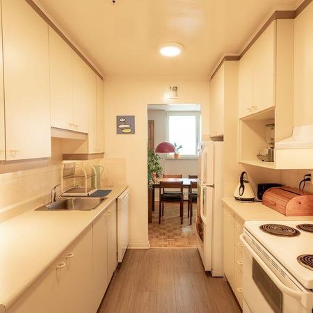 Outremont 3 1/2 et 4 1/2 – Chauffage, Balcon & Piscine inclus - Photo 3