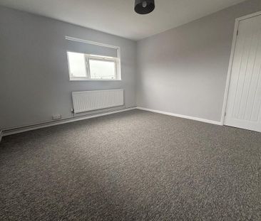 3 bedroom flat to rent - Photo 2