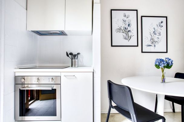 Cozy single room with window in Via Filippino Lippi - Photo 1