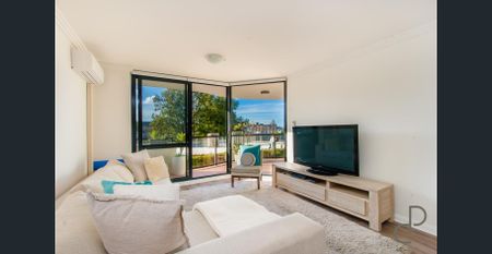 Ultra Convenient North Facing Two Bedroom Apartment - Photo 3