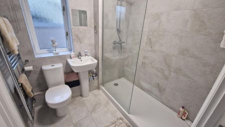 2 bedroom flat to rent - Photo 4