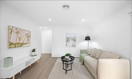 “Spacious Family Home” - Photo 4