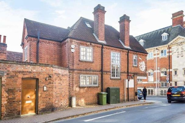 Kings Road, Henley, RG9 - Photo 1