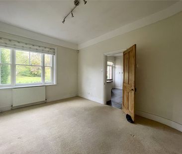 Holwell Lane, Essendon - Photo 2