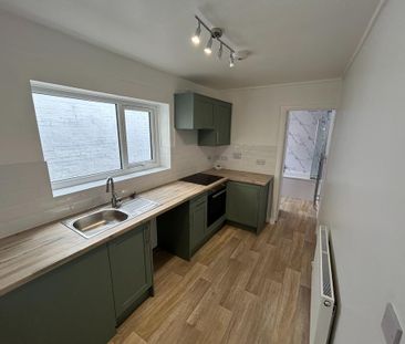 3 bedroom terraced house to rent - Photo 6