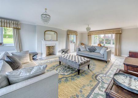 4 bedroom detached house to rent - Photo 2