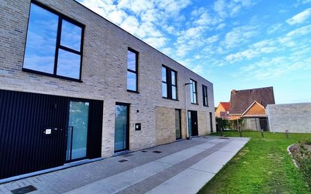 Energiezuinige halfopen woning te huur nabij het centrum van Wevelgem - Photo 4