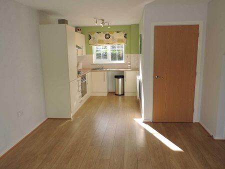 3 bedroom semi-detached house to rent - Photo 5